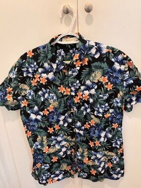 Men's Black Floral Short-Sleeve Button-Up Shirt